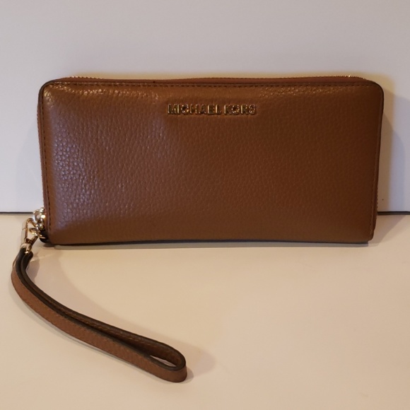Michael Kors Handbags - Micheal Kors Jet Set Wallet